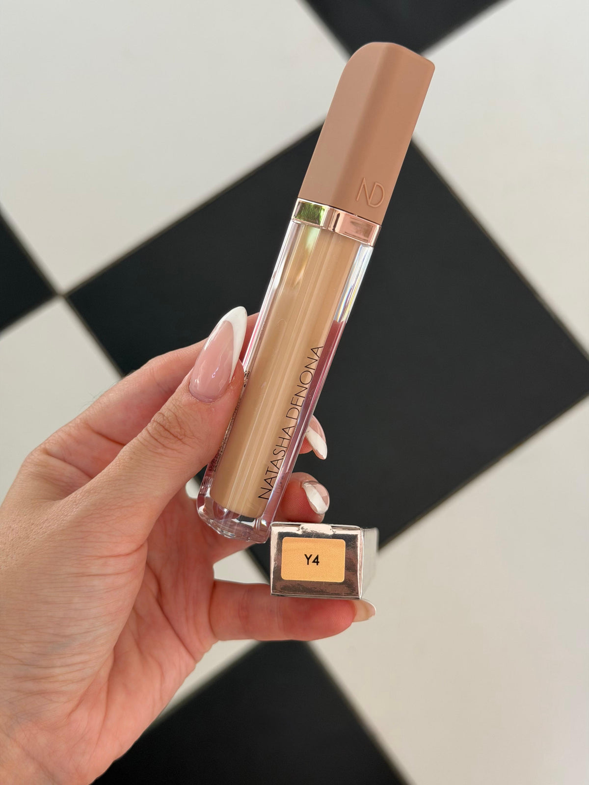 NATASHA DENONA Hy-Glam
Brightening & Hydrating Crease-Proof Serum Concealer (Y4)