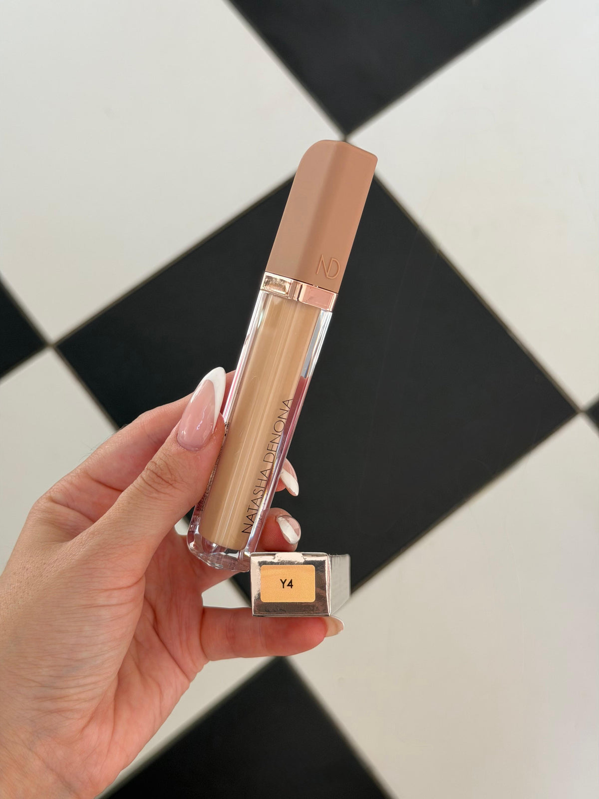 NATASHA DENONA Hy-Glam
Brightening & Hydrating Crease-Proof Serum Concealer (Y4)