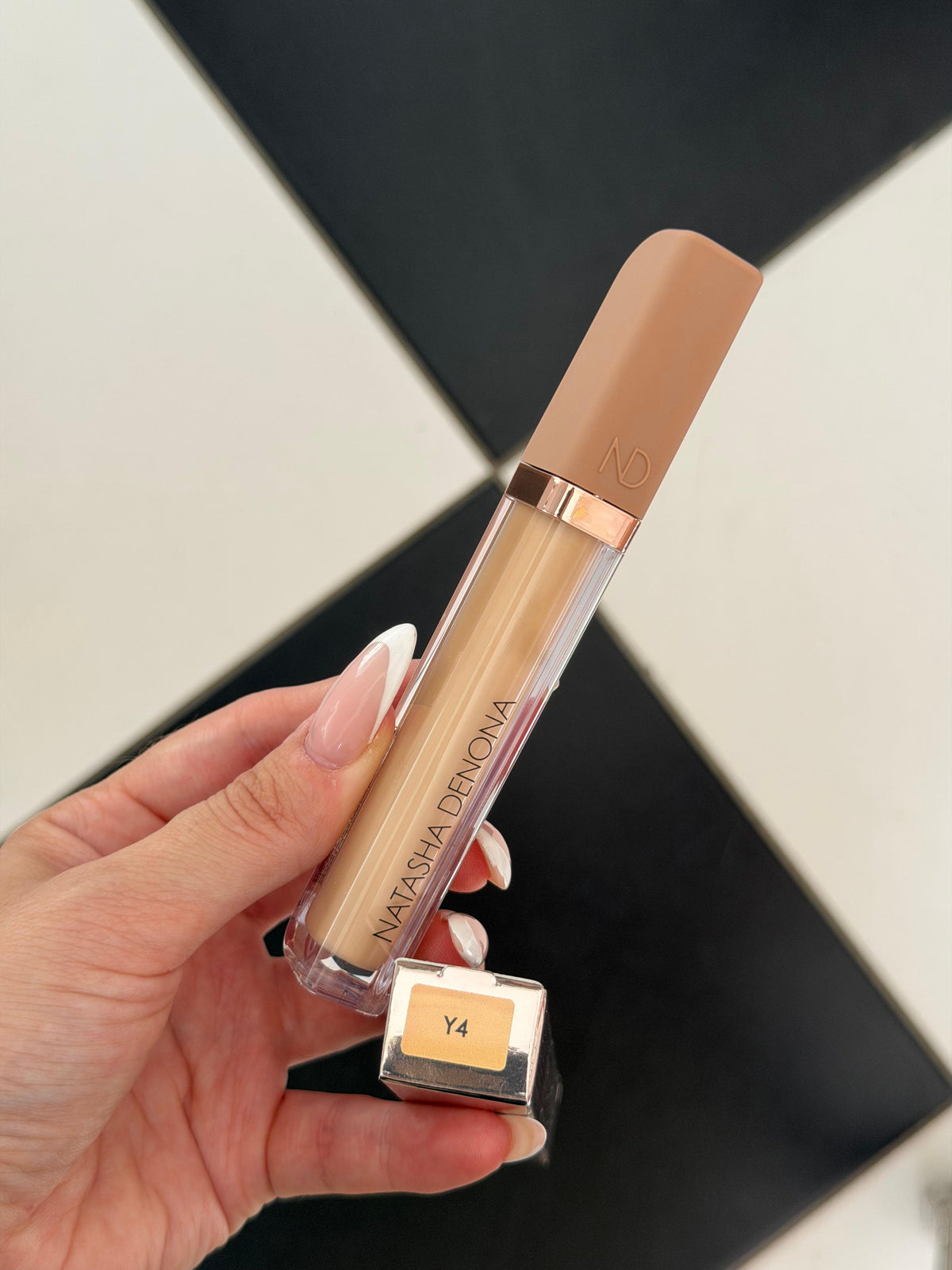 NATASHA DENONA Hy-Glam
Brightening & Hydrating Crease-Proof Serum Concealer (Y4)