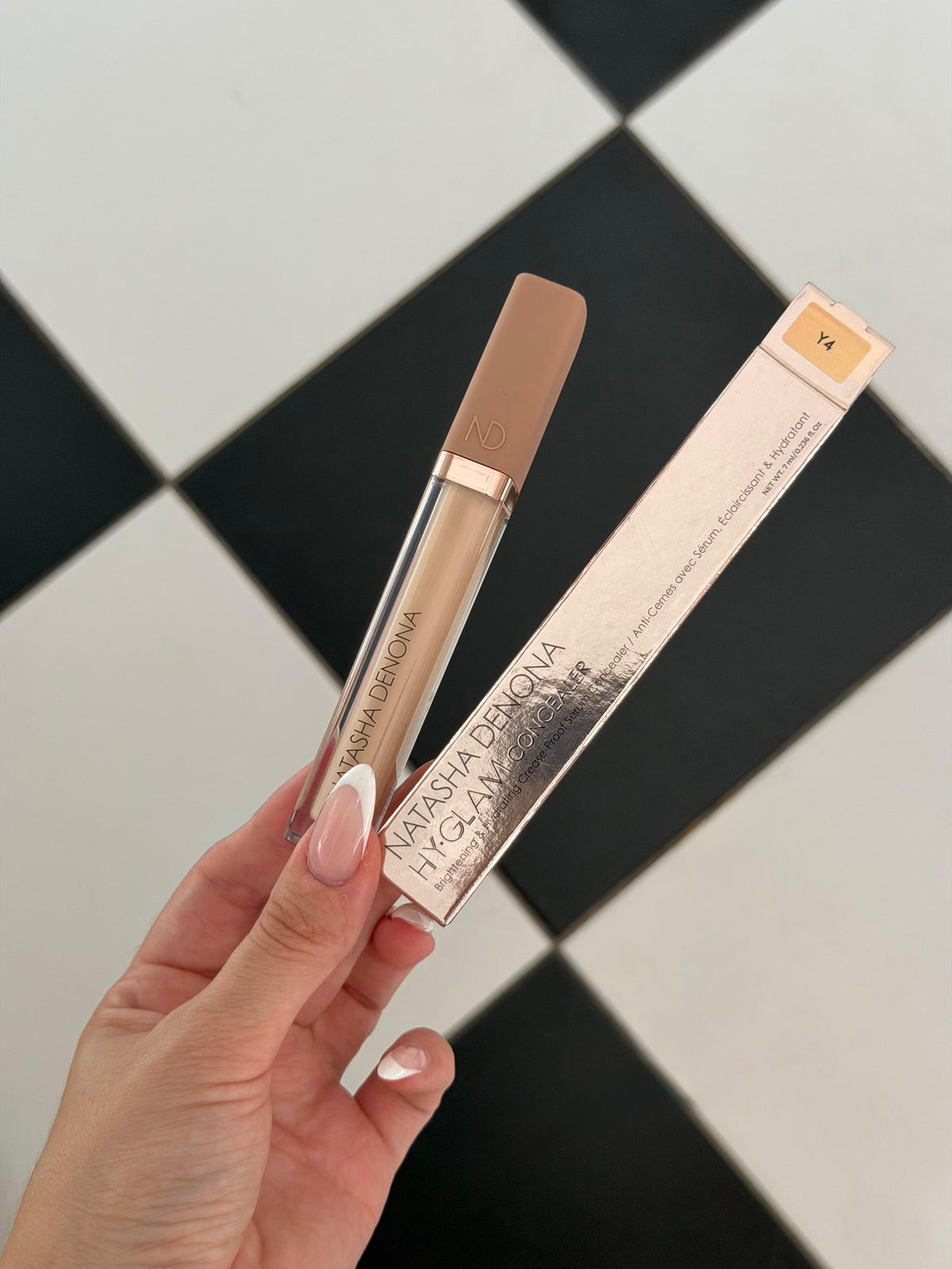 NATASHA DENONA Hy-Glam
Brightening & Hydrating Crease-Proof Serum Concealer (Y4)