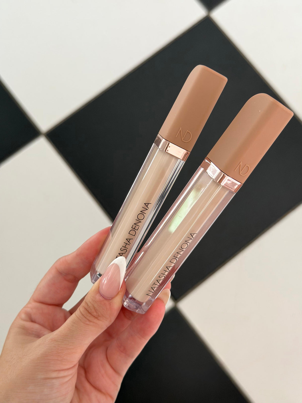 NATASHA DENONA Hy-Glam
Brightening & Hydrating Crease-Proof Serum Concealer (N1)