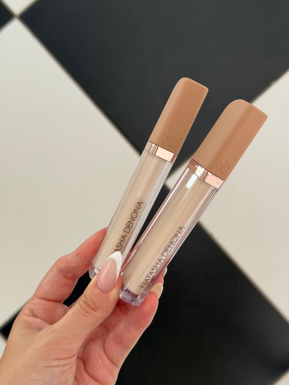 NATASHA DENONA Hy-Glam
Brightening & Hydrating Crease-Proof Serum Concealer (N1)