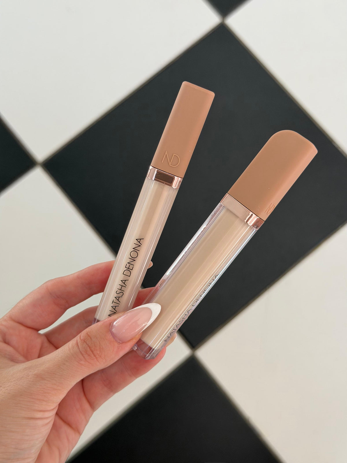 NATASHA DENONA Hy-Glam
Brightening & Hydrating Crease-Proof Serum Concealer (N1)