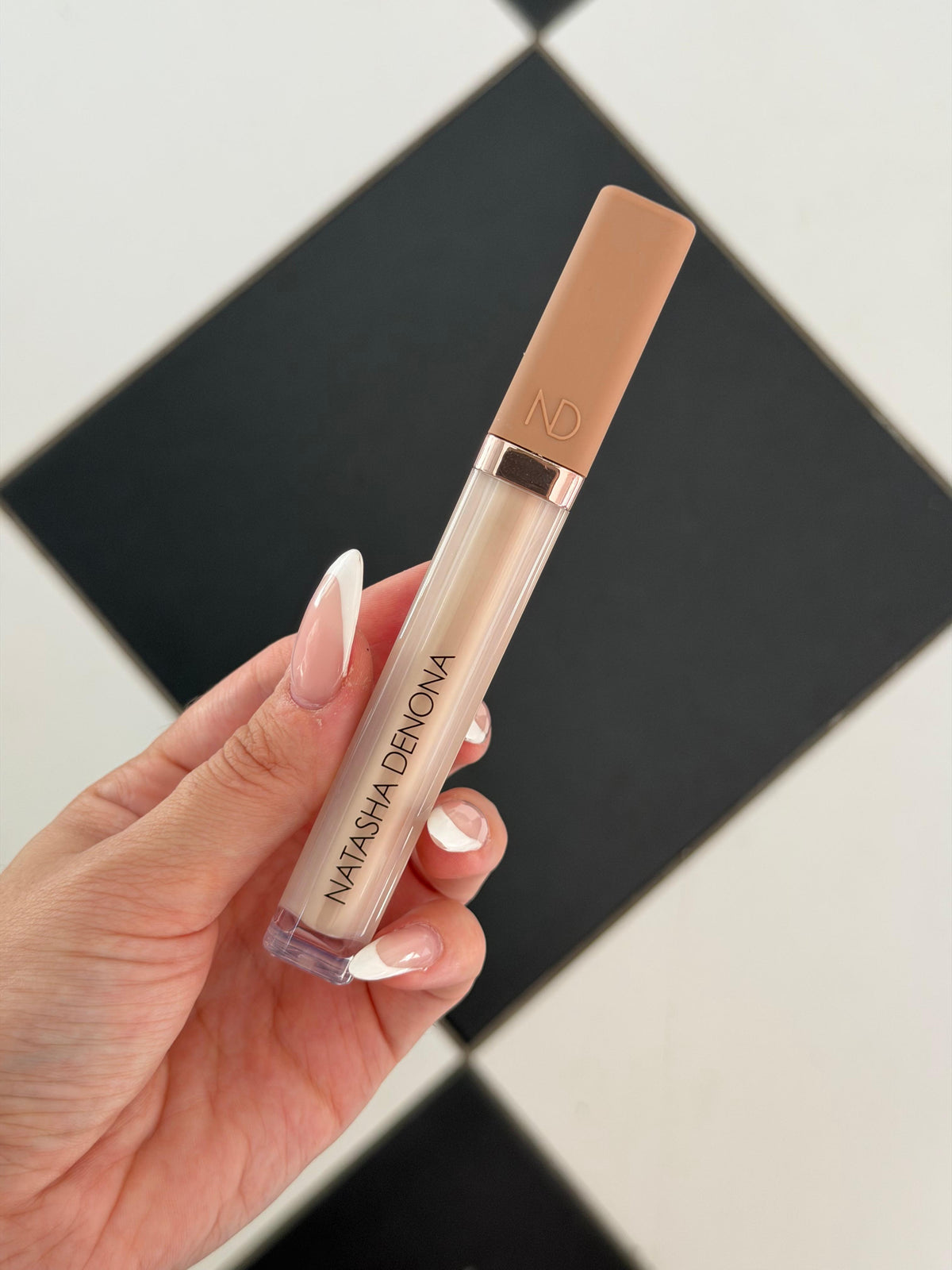 NATASHA DENONA Hy-Glam
Brightening & Hydrating Crease-Proof Serum Concealer (N1)