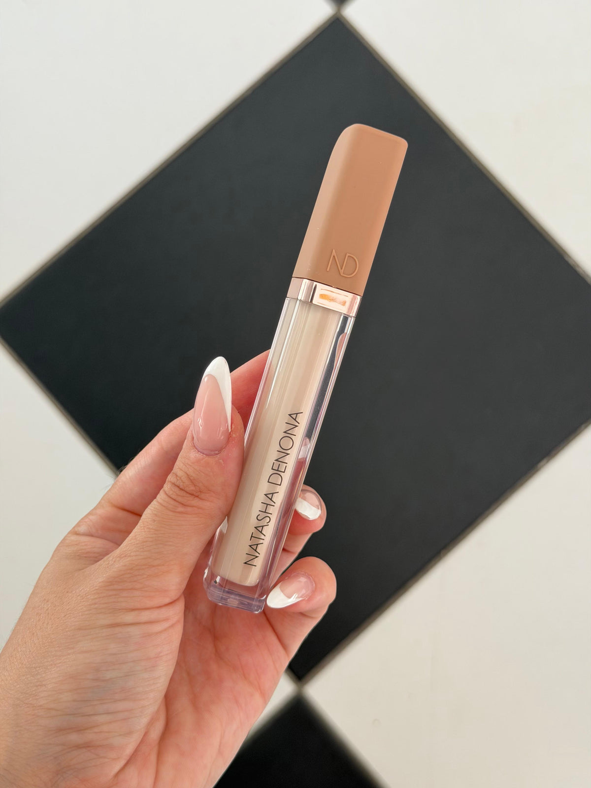 NATASHA DENONA Hy-Glam
Brightening & Hydrating Crease-Proof Serum Concealer (N1)