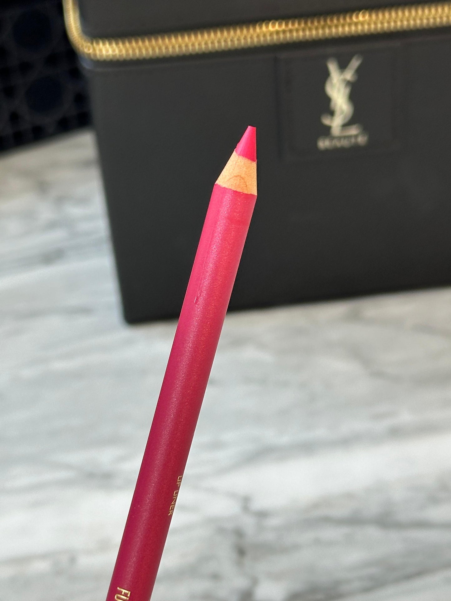 SISLEY Lip Liner - Fushia
Phyto-Lèvres Perfect - A Firm, Gentle, Easy-Glide Precise Pencil