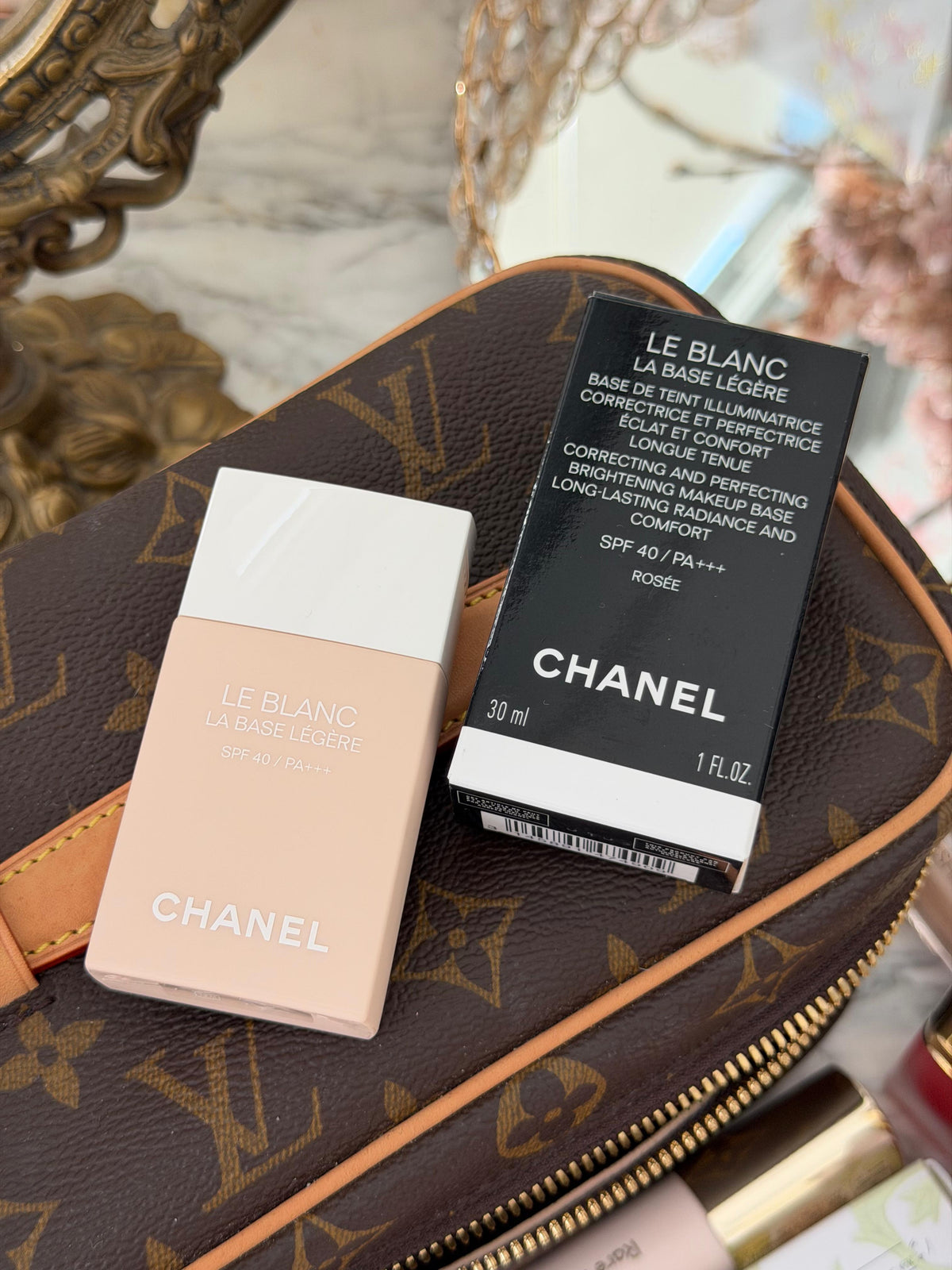 CHANEL Le Blanc La Base 
Correcting Brightening Makeup Base SPF40 - Rosée