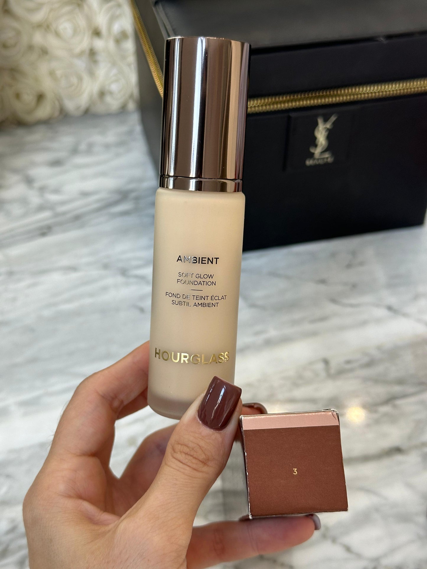 HOURGLASS Ambient Soft Glow Foundation