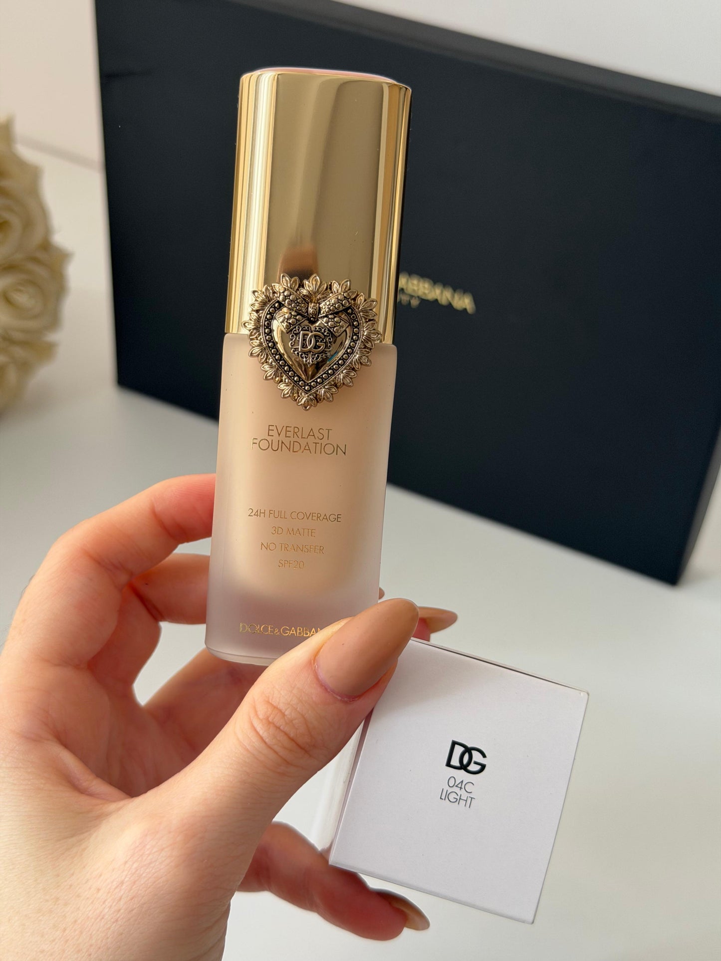 DOLCE&GABBANA Everlast Foundation (04C)
24H Full Coverage, 3D Matte, No Transfer SPF20