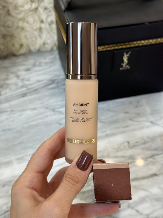 HOURGLASS Ambient Soft Glow Foundation (5)
