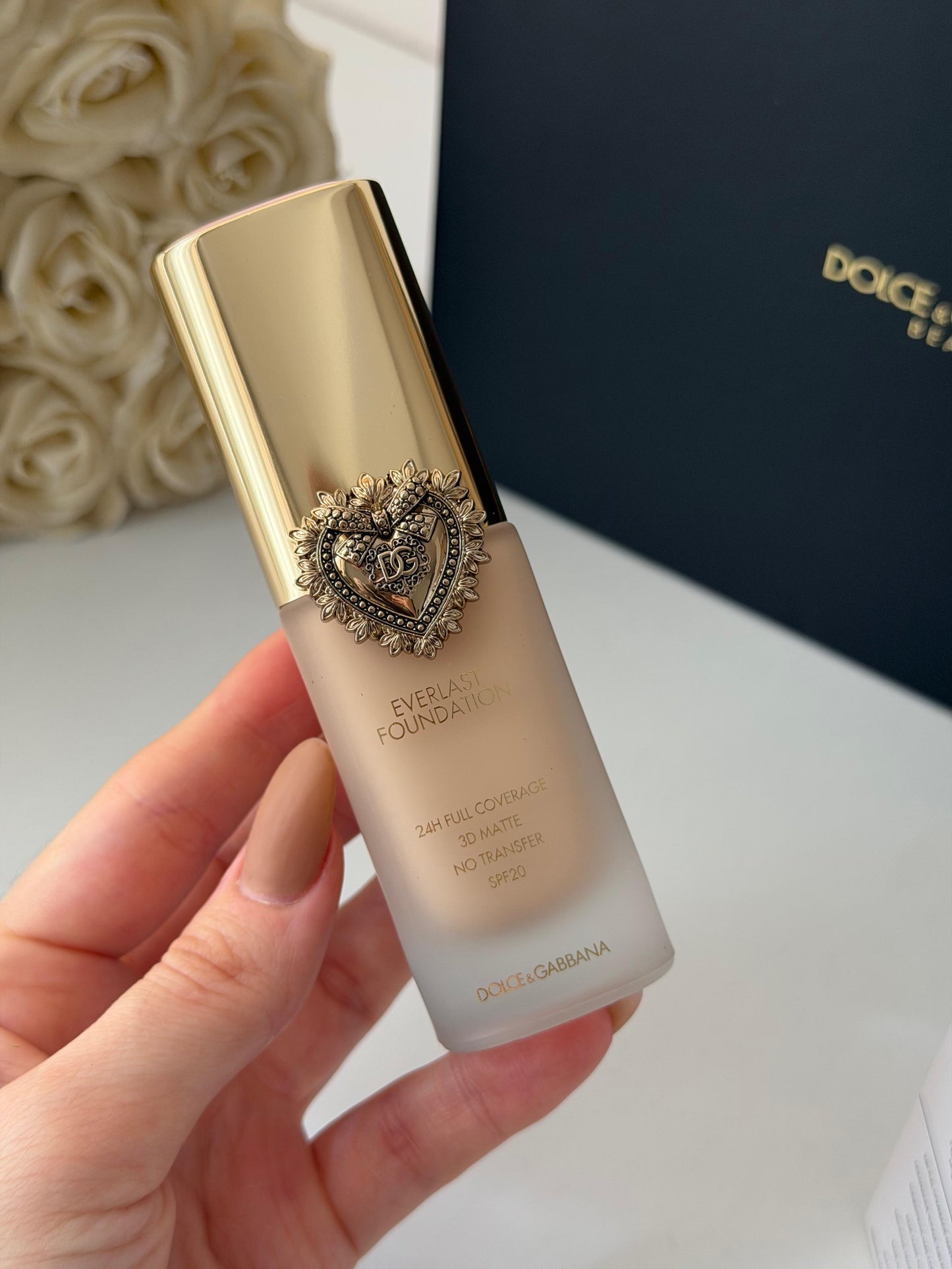 DOLCE&GABBANA Everlast Foundation (04C)
24H Full Coverage, 3D Matte, No Transfer SPF20