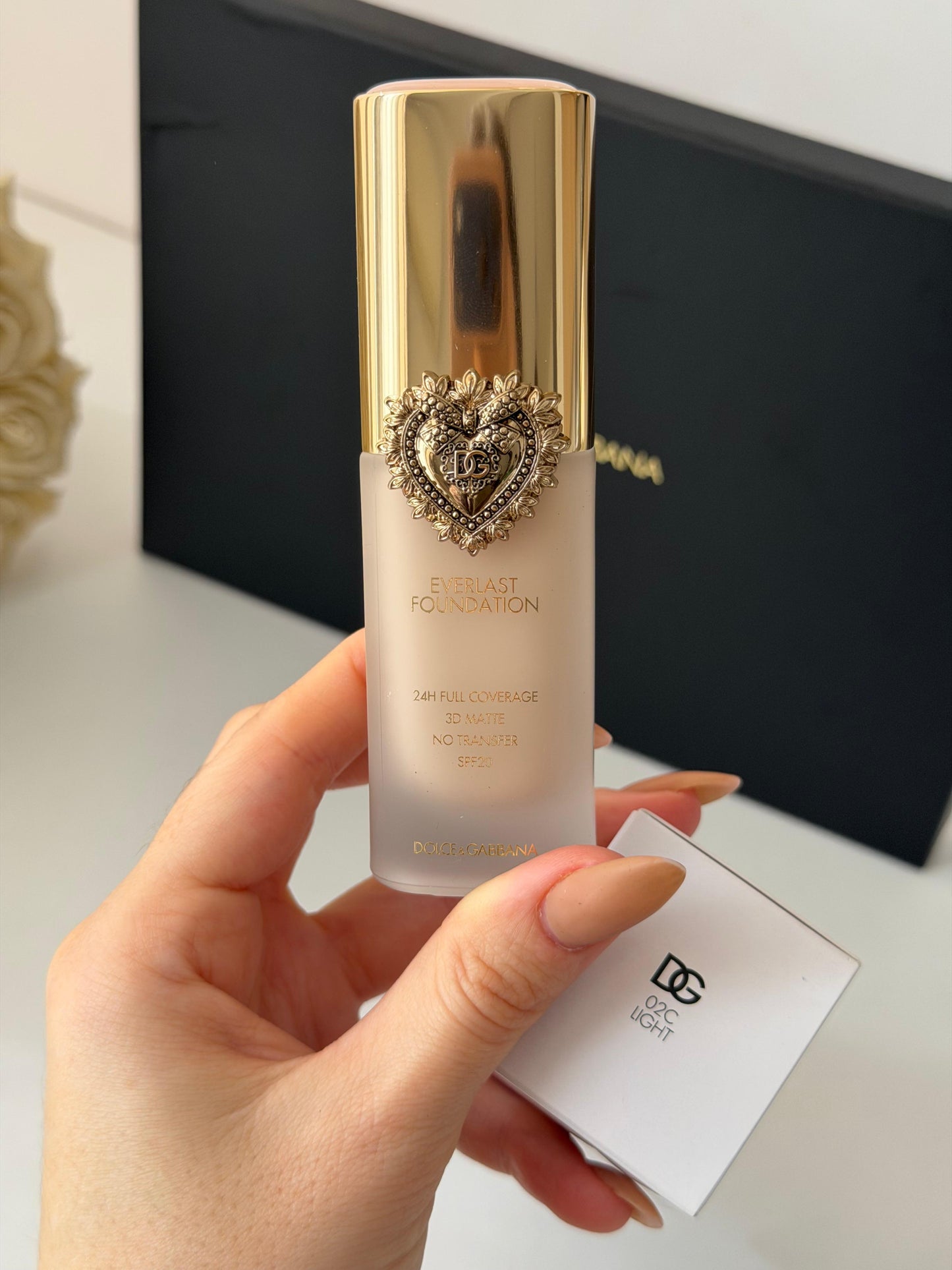 DOLCE&GABBANA Everlast Foundation (02C)
24H Full Coverage, 3D Matte, No Transfer SPF20