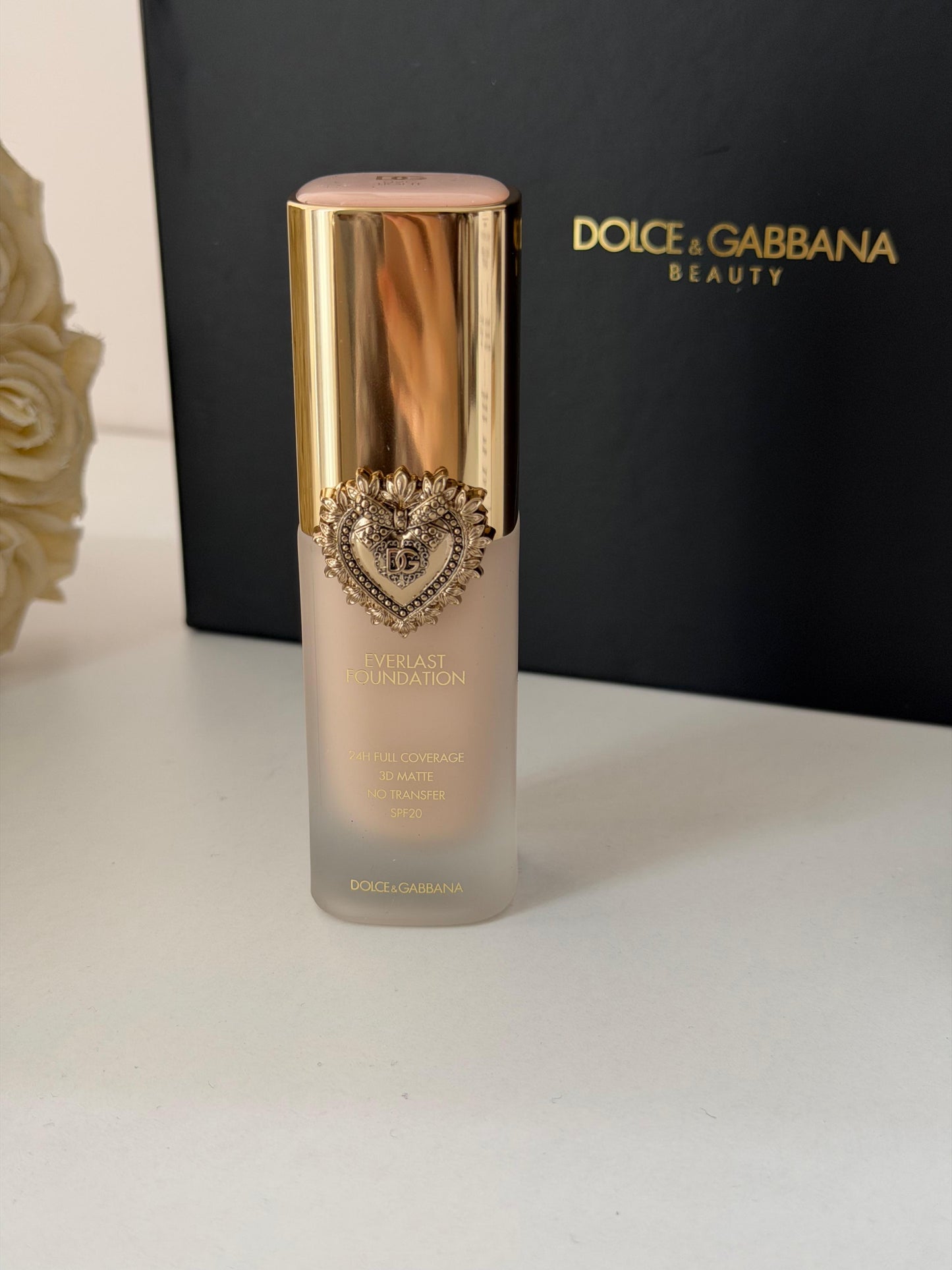 DOLCE&GABBANA Everlast Foundation (02C)
24H Full Coverage, 3D Matte, No Transfer SPF20