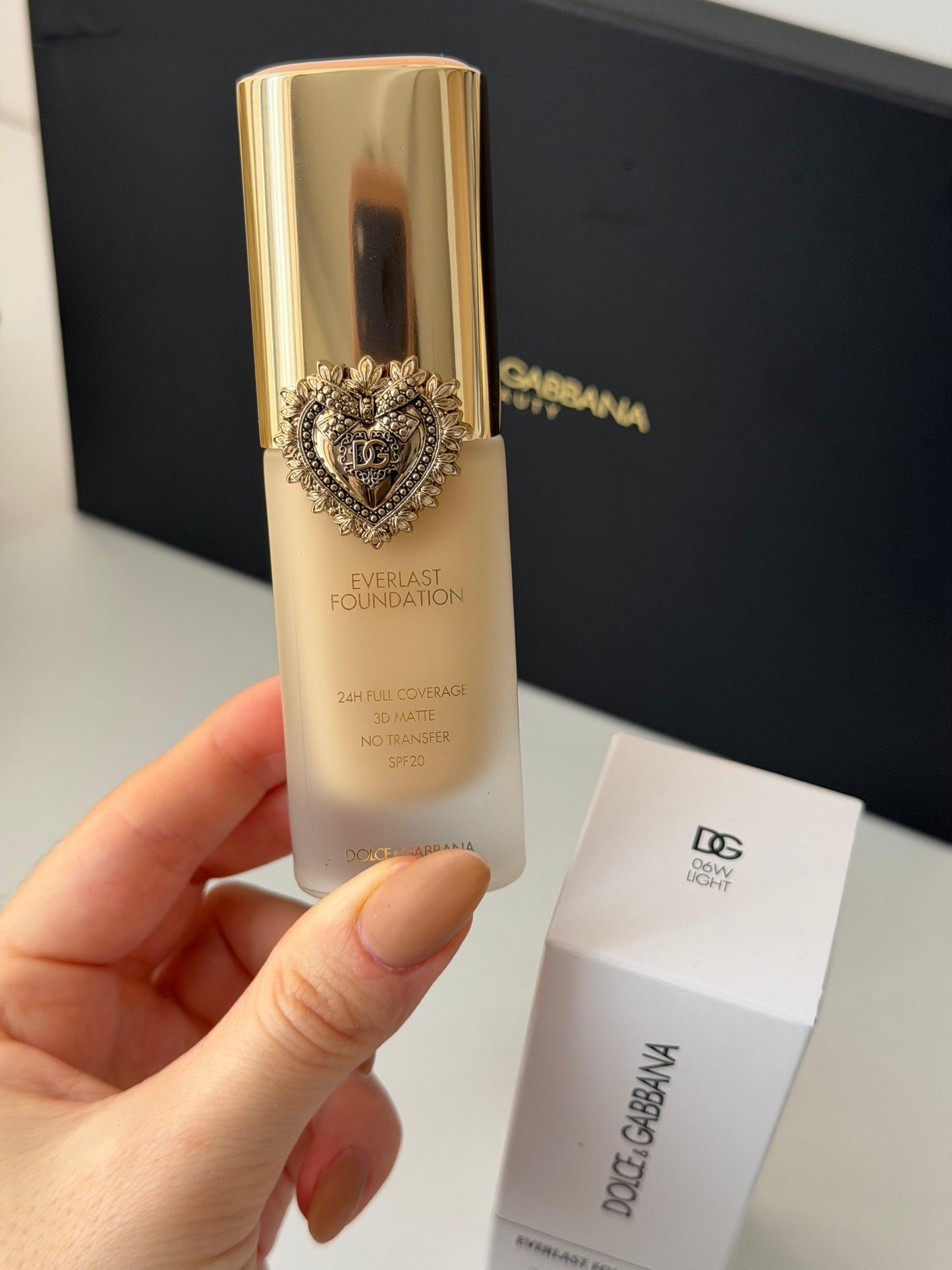 DOLCE&GABBANA Everlast Foundation (06W)
24H Full Coverage, 3D Matte, No Transfer SPF20