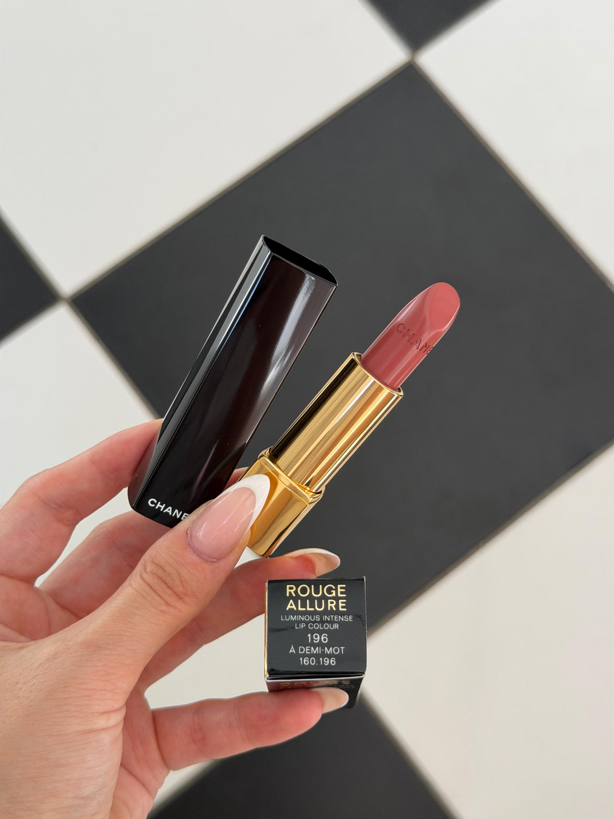 CHANEL Rouge Allure Luminous Intense Lip Colour (196)
