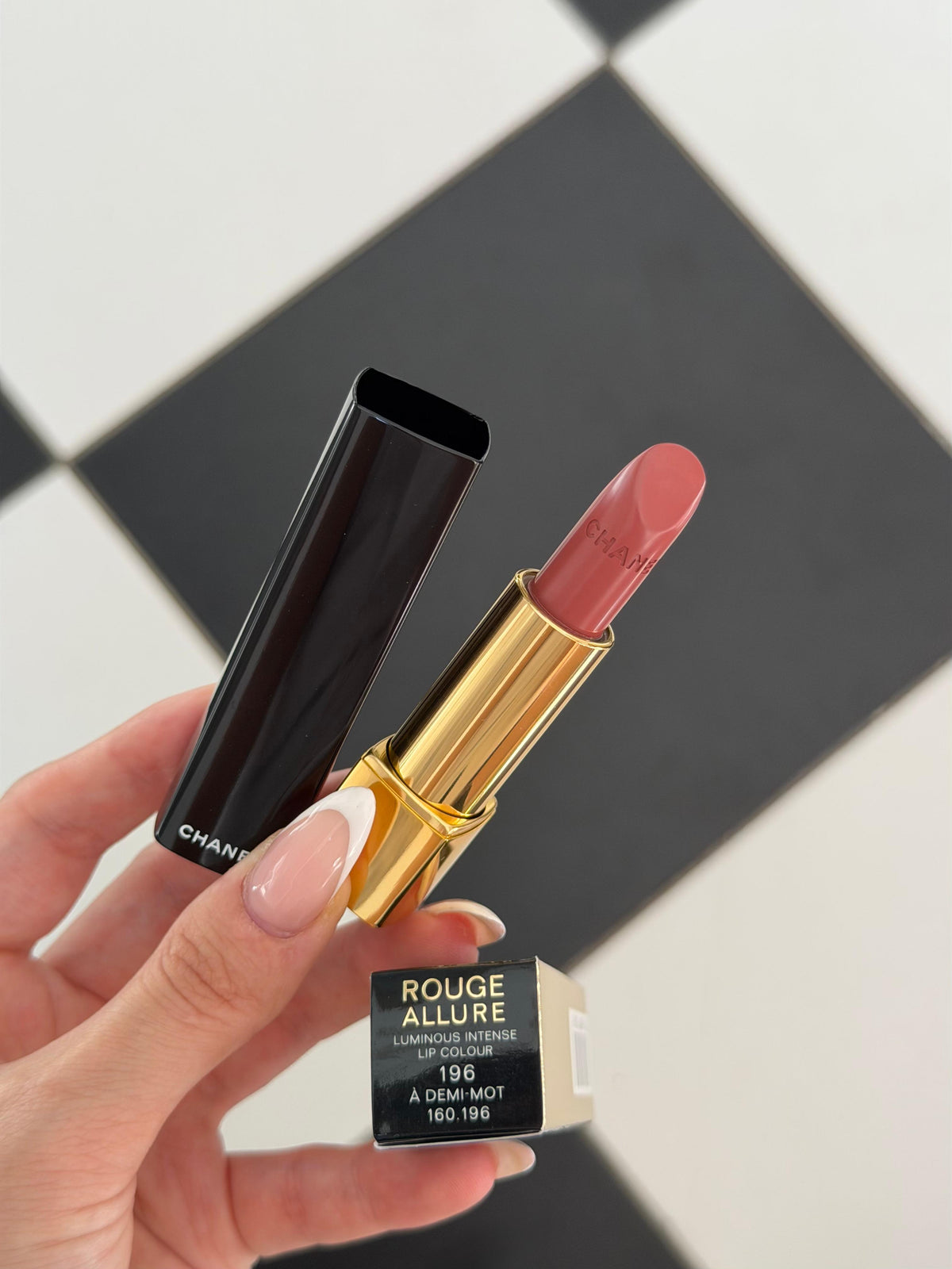 CHANEL Rouge Allure Luminous Intense Lip Colour (196)