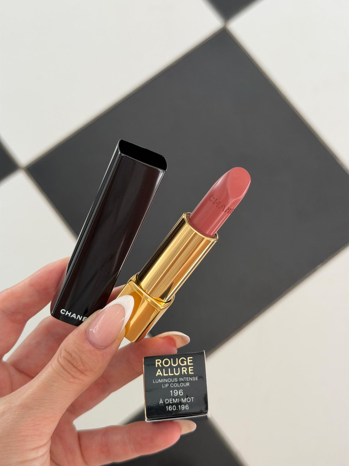 CHANEL Rouge Allure Luminous Intense Lip Colour (196)