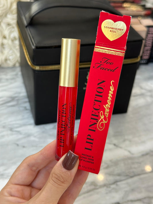 TOO FACED Lip Injection Extreme Lip Plumper - Hydrating Plumping Lip Gloss - Strawberry Kiss