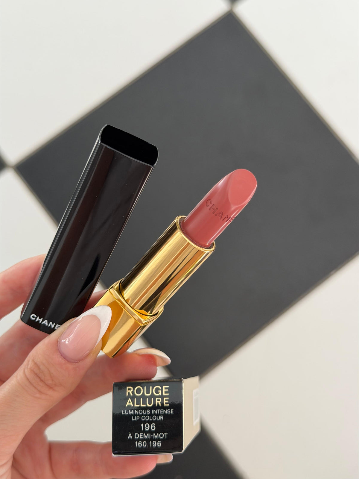 CHANEL Rouge Allure Luminous Intense Lip Colour (196)