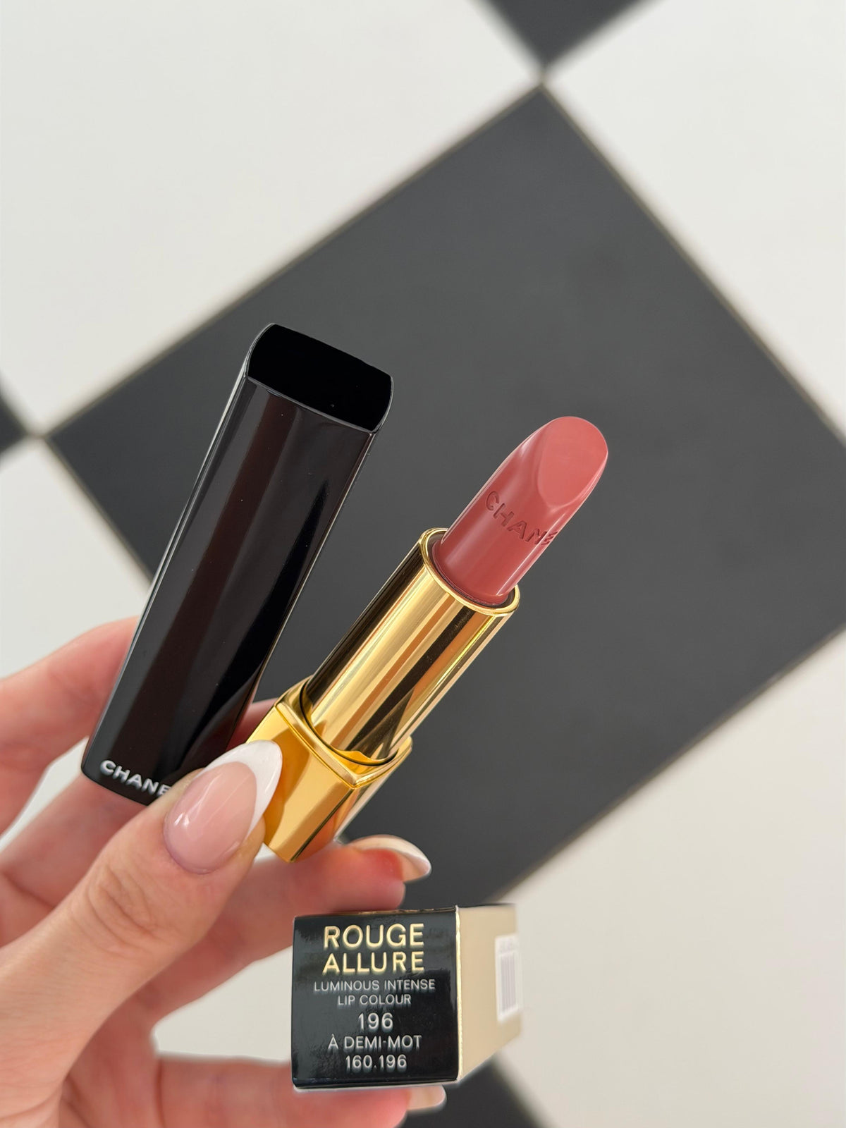 CHANEL Rouge Allure Luminous Intense Lip Colour (196)