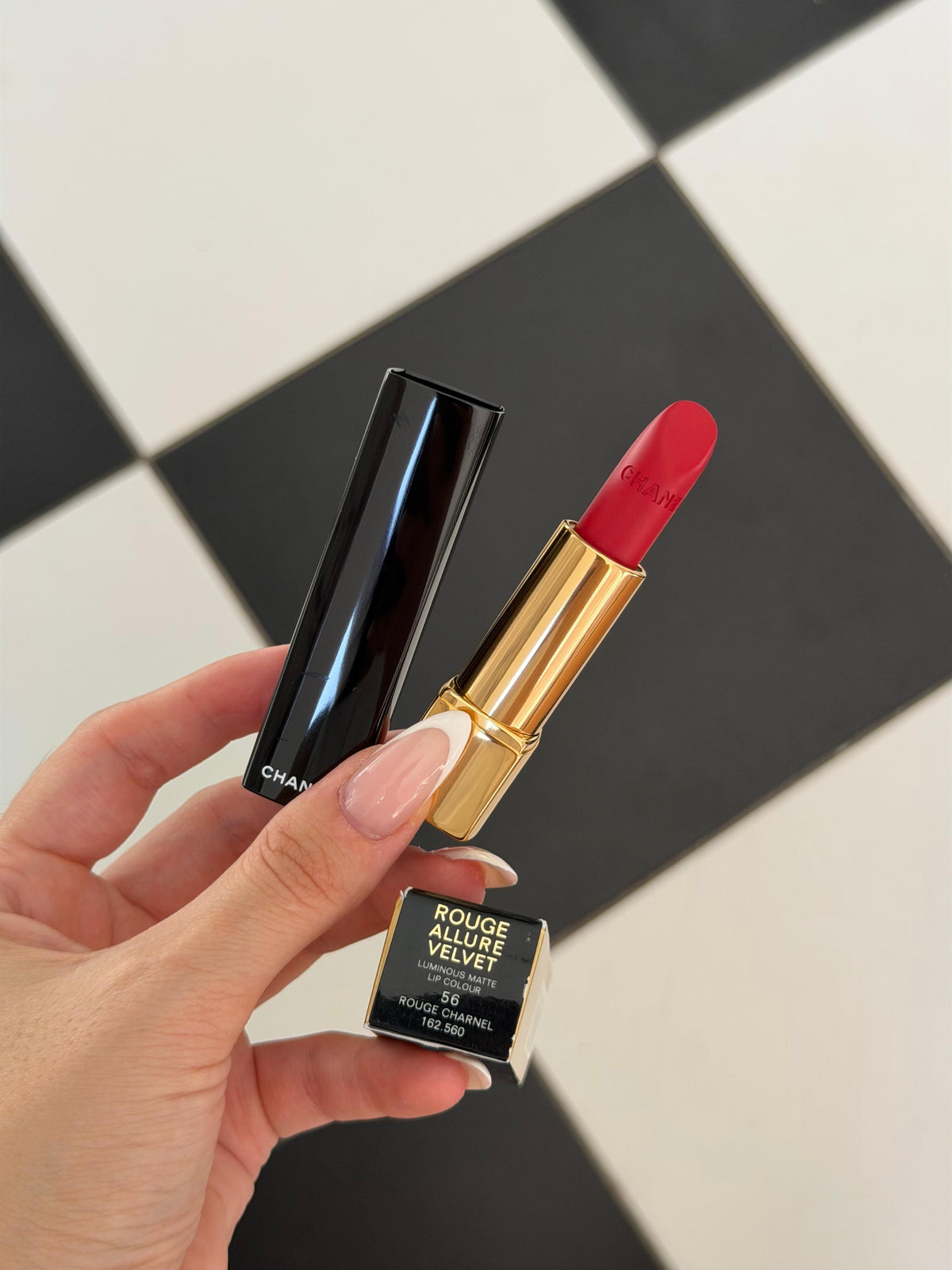 CHANEL Rouge Allure Velvet (56)
Luminous Matte Lipstick