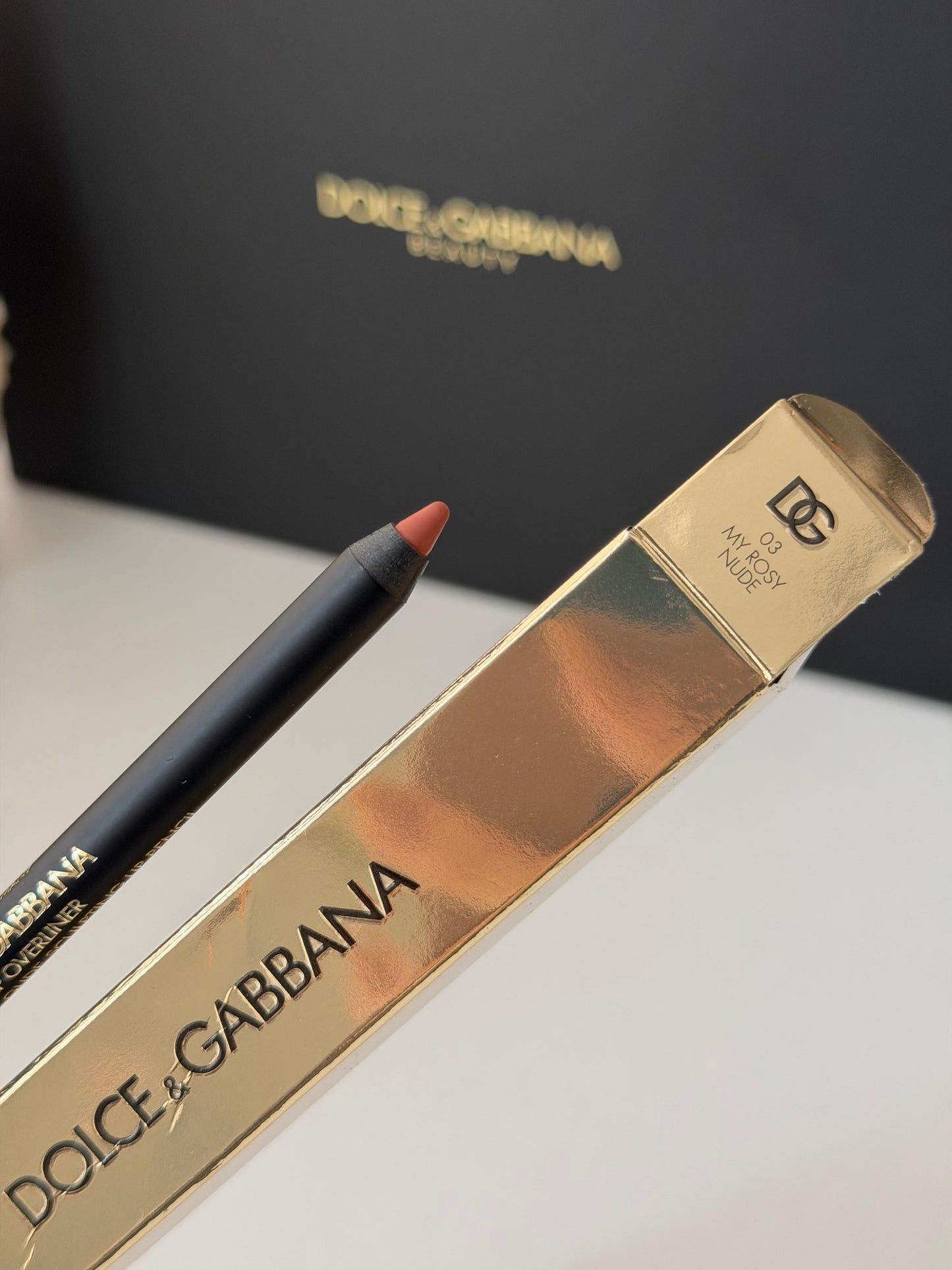 DOLCE&GABBANA My Lip Overliner
8H Lasting Easy Glide Sculpting Lip Pencil (03)
