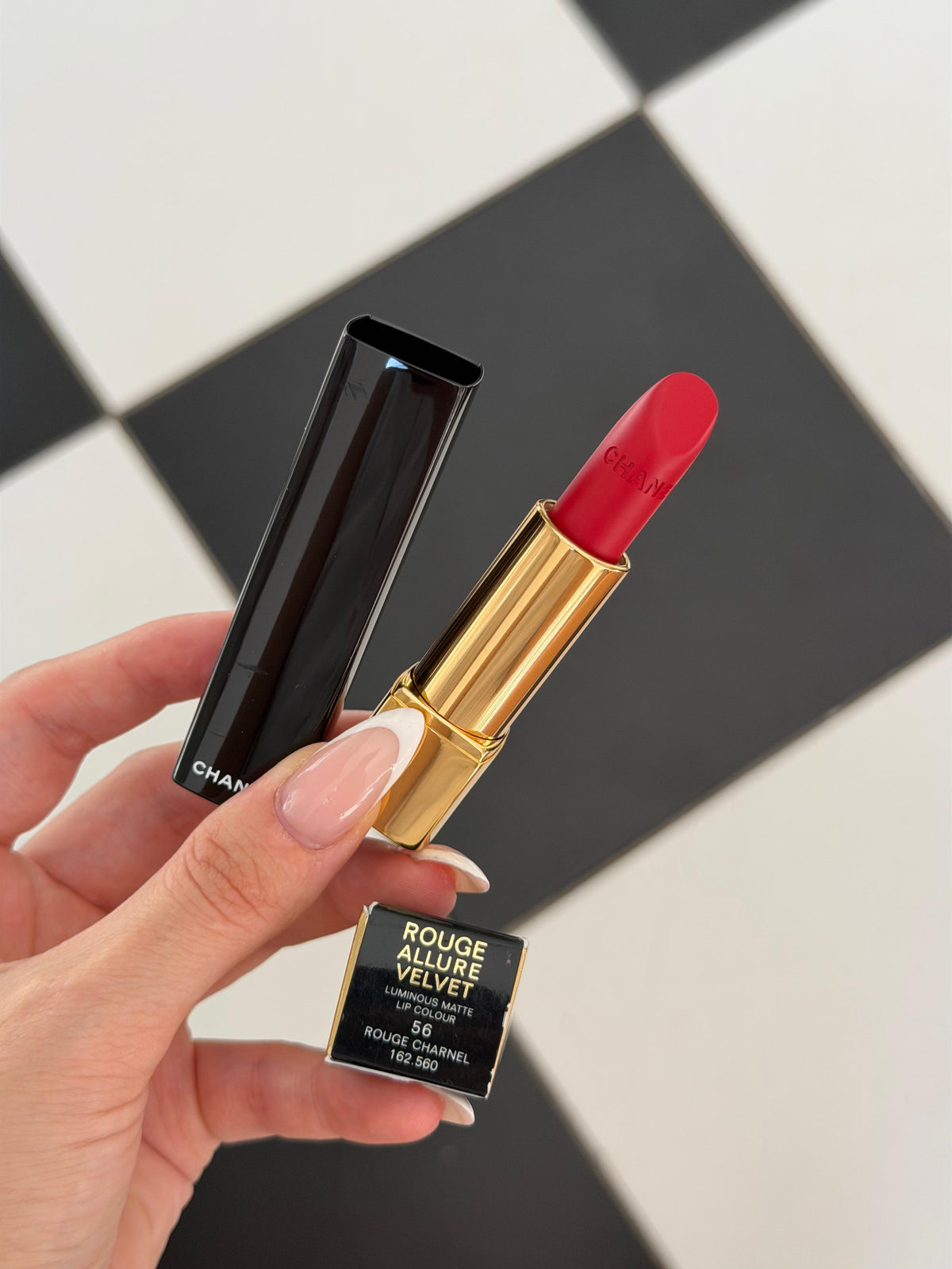 CHANEL Rouge Allure Velvet (56)
Luminous Matte Lipstick