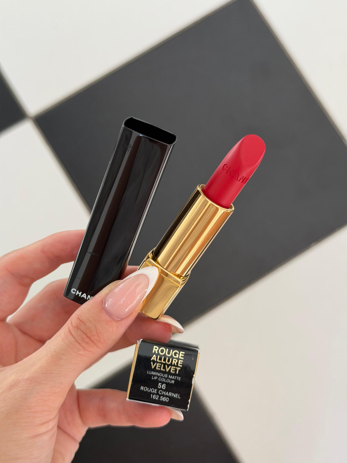 CHANEL Rouge Allure Velvet (56)
Luminous Matte Lipstick