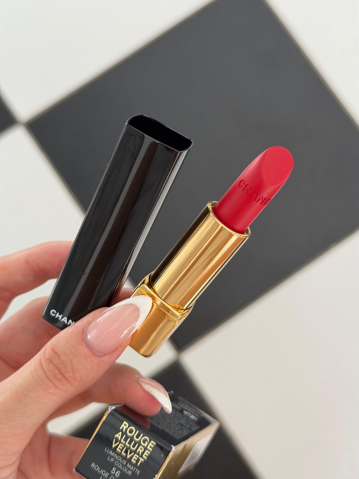 CHANEL Rouge Allure Velvet (56)
Luminous Matte Lipstick