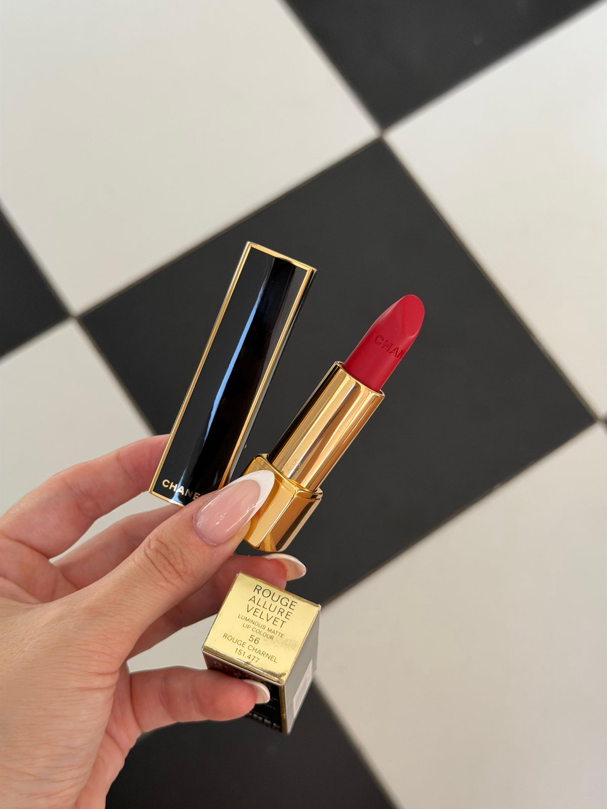 CHANEL Rouge Allure Velvet (56)
Luminous Matte Lipstick - Limited Edition