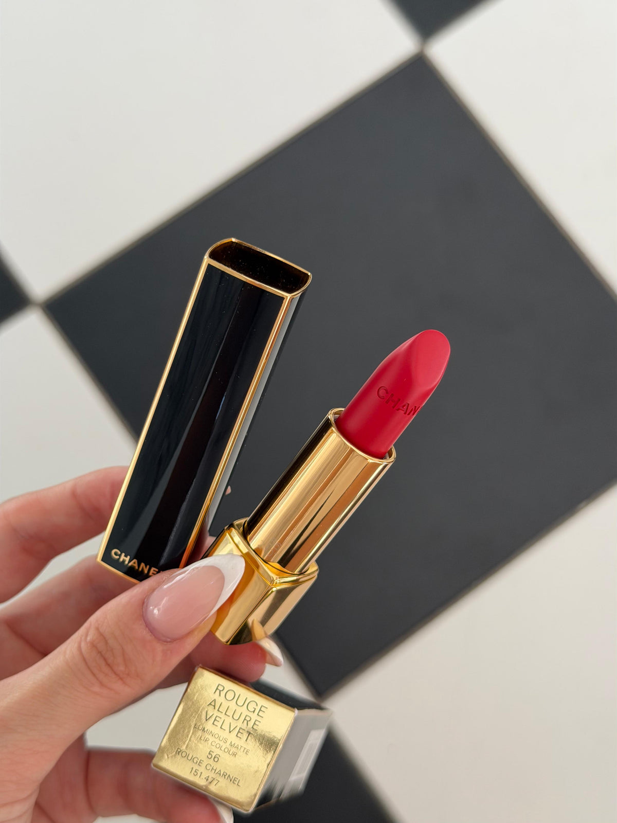 CHANEL Rouge Allure Velvet (56)
Luminous Matte Lipstick - Limited Edition