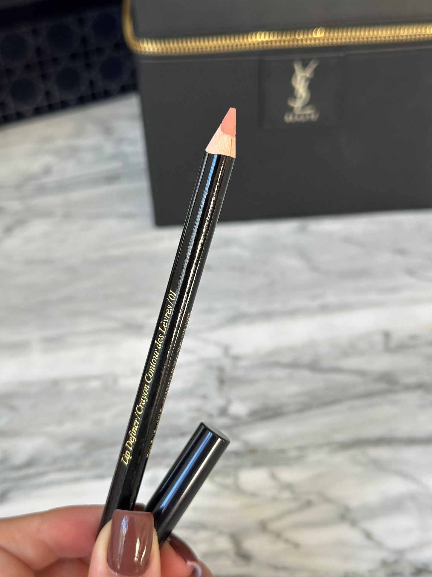VICTORIA BECKHAM
Lip Definer (01)
Precision Lip Pencil