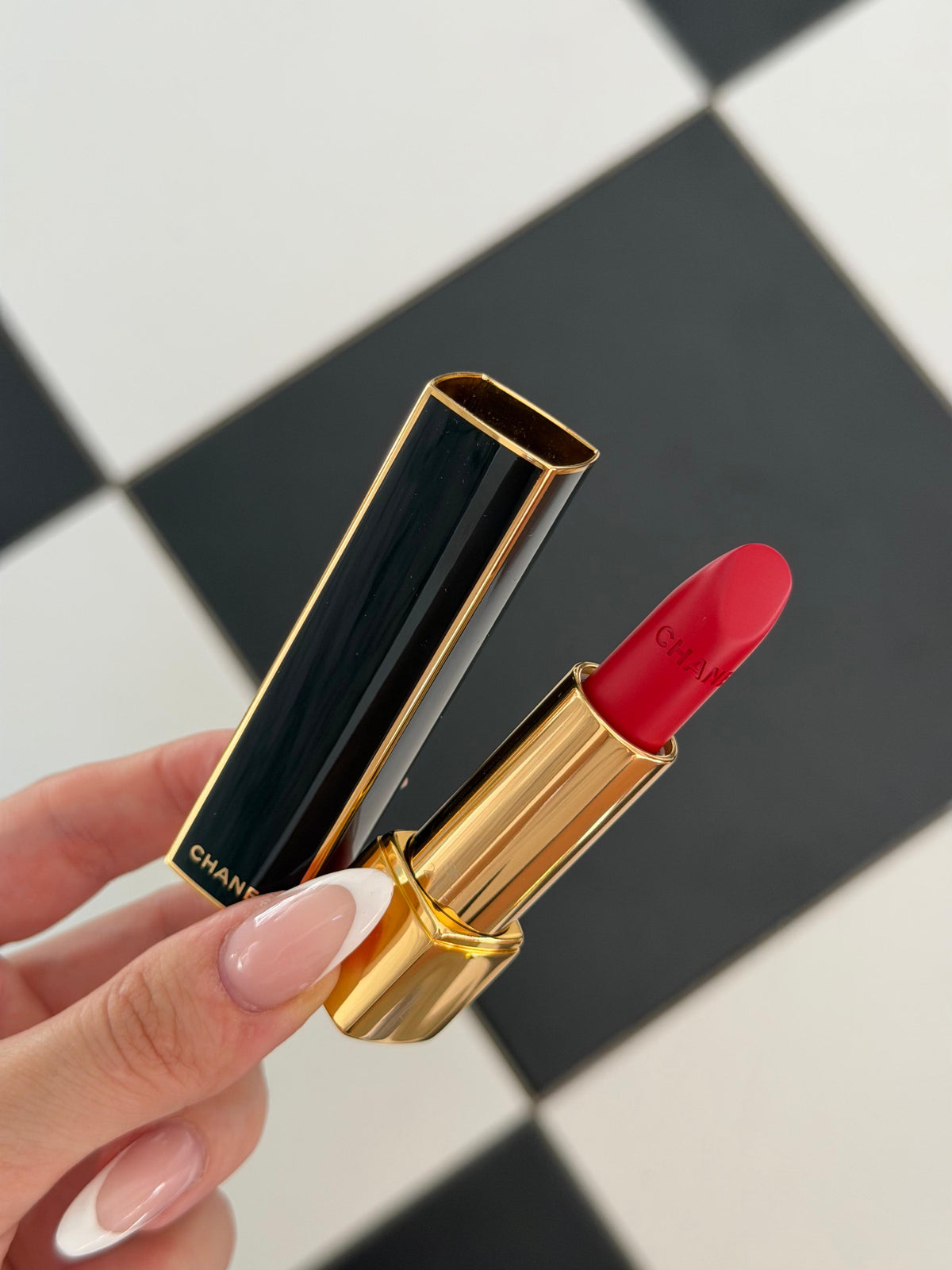 CHANEL Rouge Allure Velvet (56)
Luminous Matte Lipstick - Limited Edition