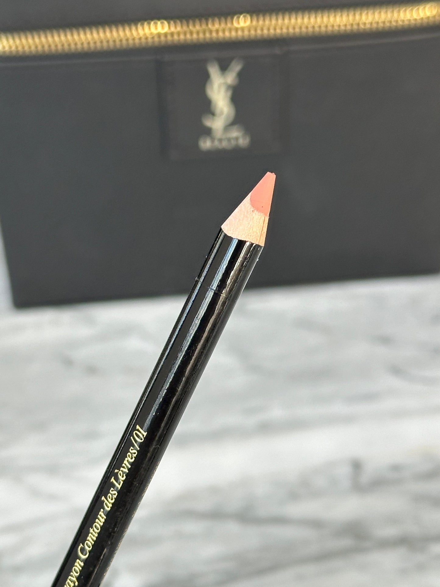 VICTORIA BECKHAM
Lip Definer (01)
Precision Lip Pencil