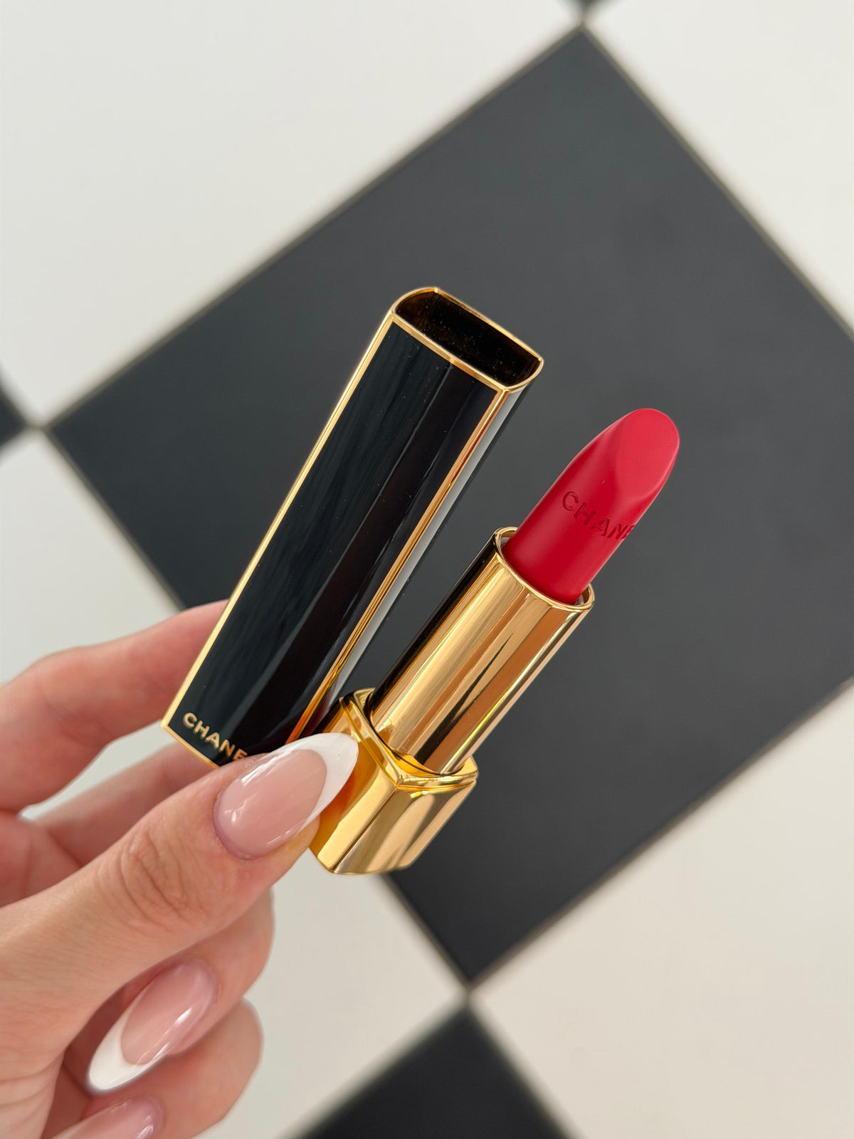 CHANEL Rouge Allure Velvet (56)
Luminous Matte Lipstick - Limited Edition