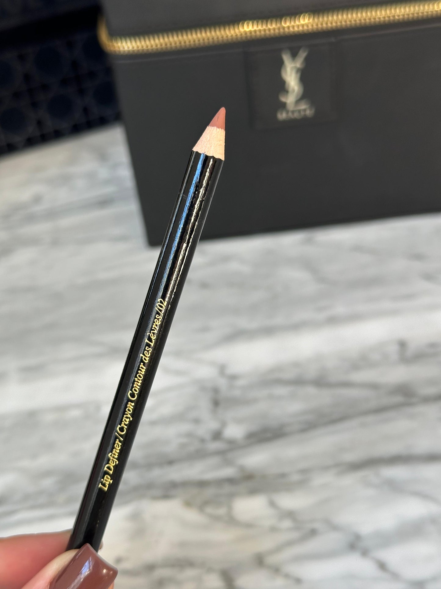 VICTORIA BECKHAM
Lip Definer (02)
Precision Lip Pencil