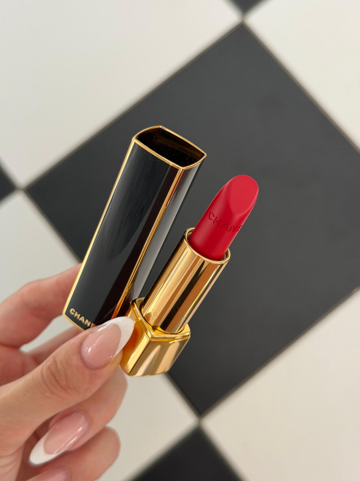 CHANEL Rouge Allure Velvet (56)
Luminous Matte Lipstick - Limited Edition