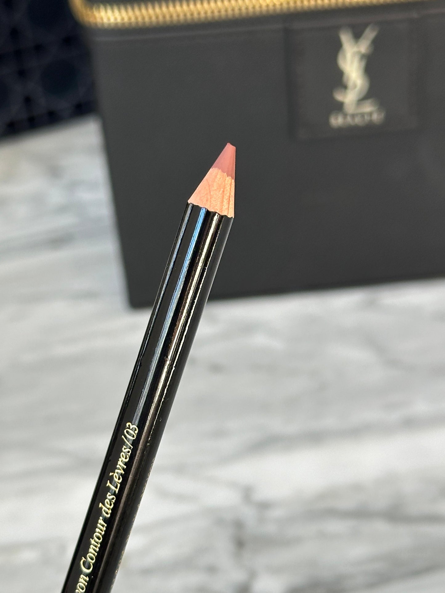 VICTORIA BECKHAM
Lip Definer (03)
Precision Lip Pencil