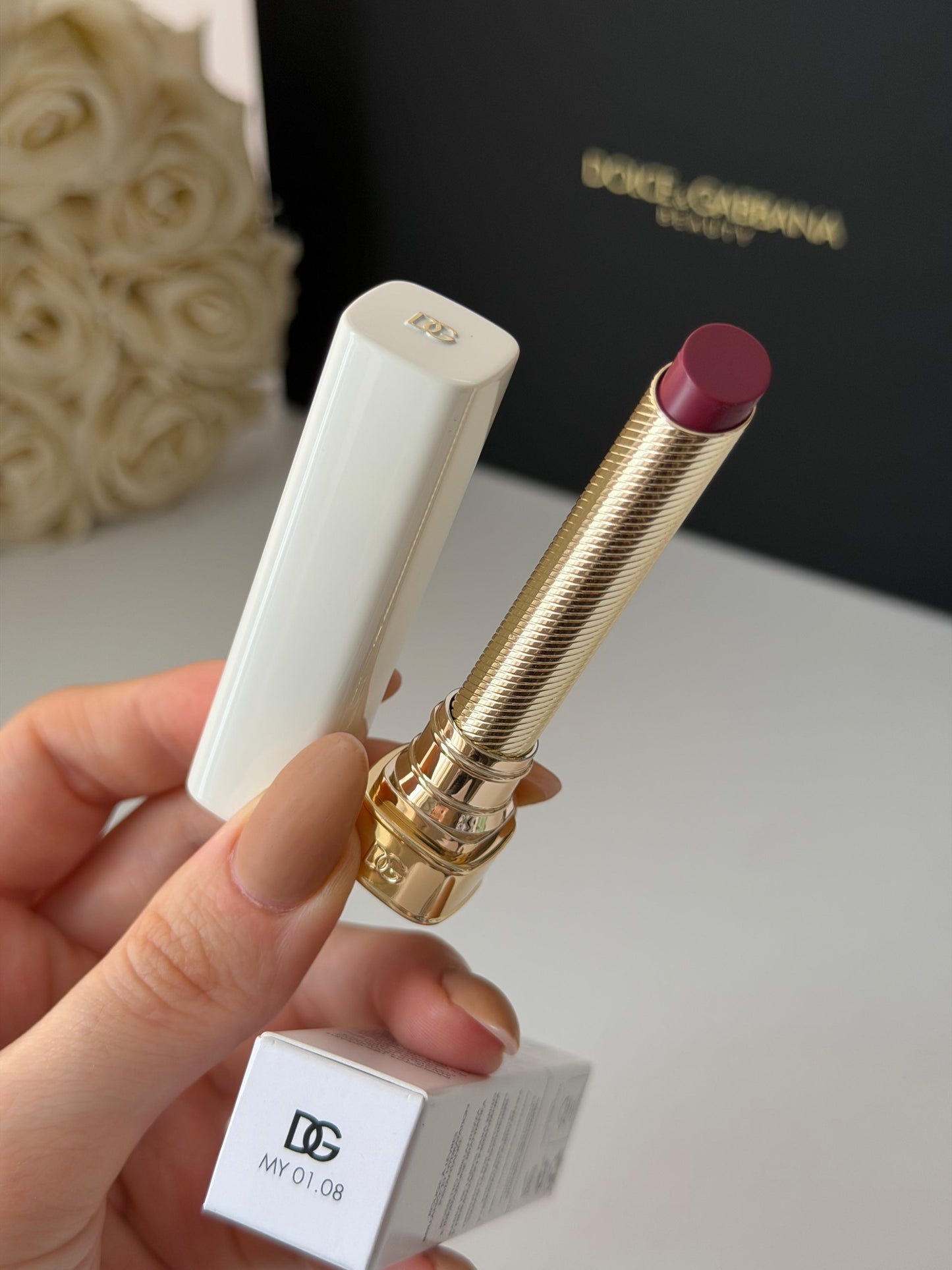 DOLCE&GABBANA My Juicy Sheer Lipstick - My 01.08
Instant Shine & Hydration Lip Stylo