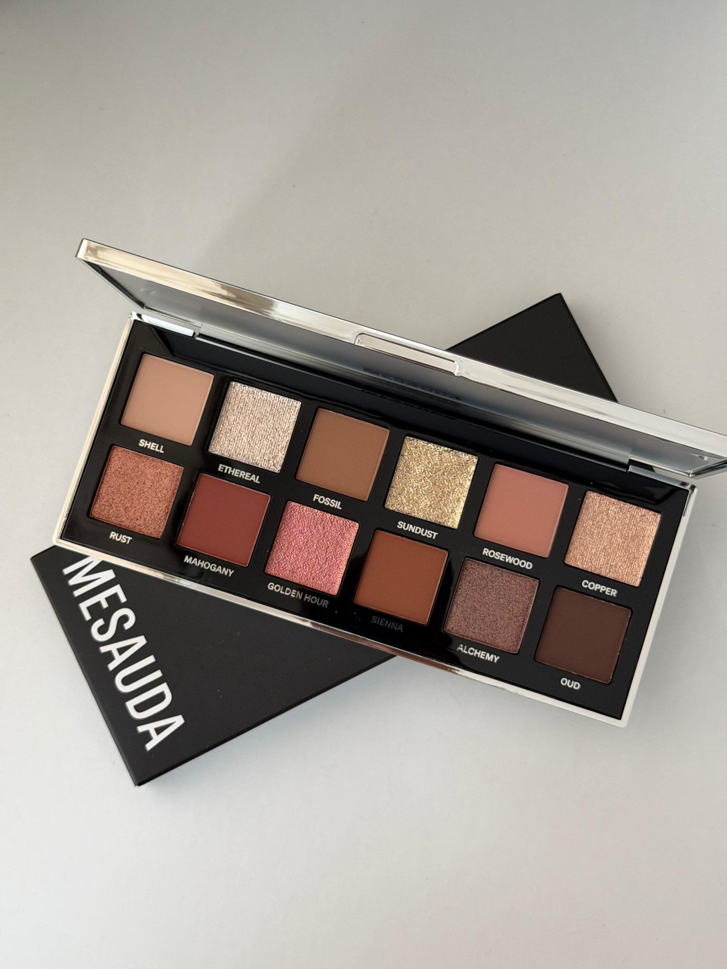 MESAUDA Archetype Eyeshadow (102) - Timeless Beauty Featuring Unique And Transformative Textures