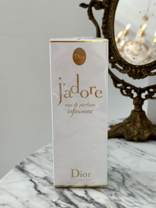 DIOR J’adore Eau De Parfum Infinissime 100ml
Citrus, Floral and Woody Notes