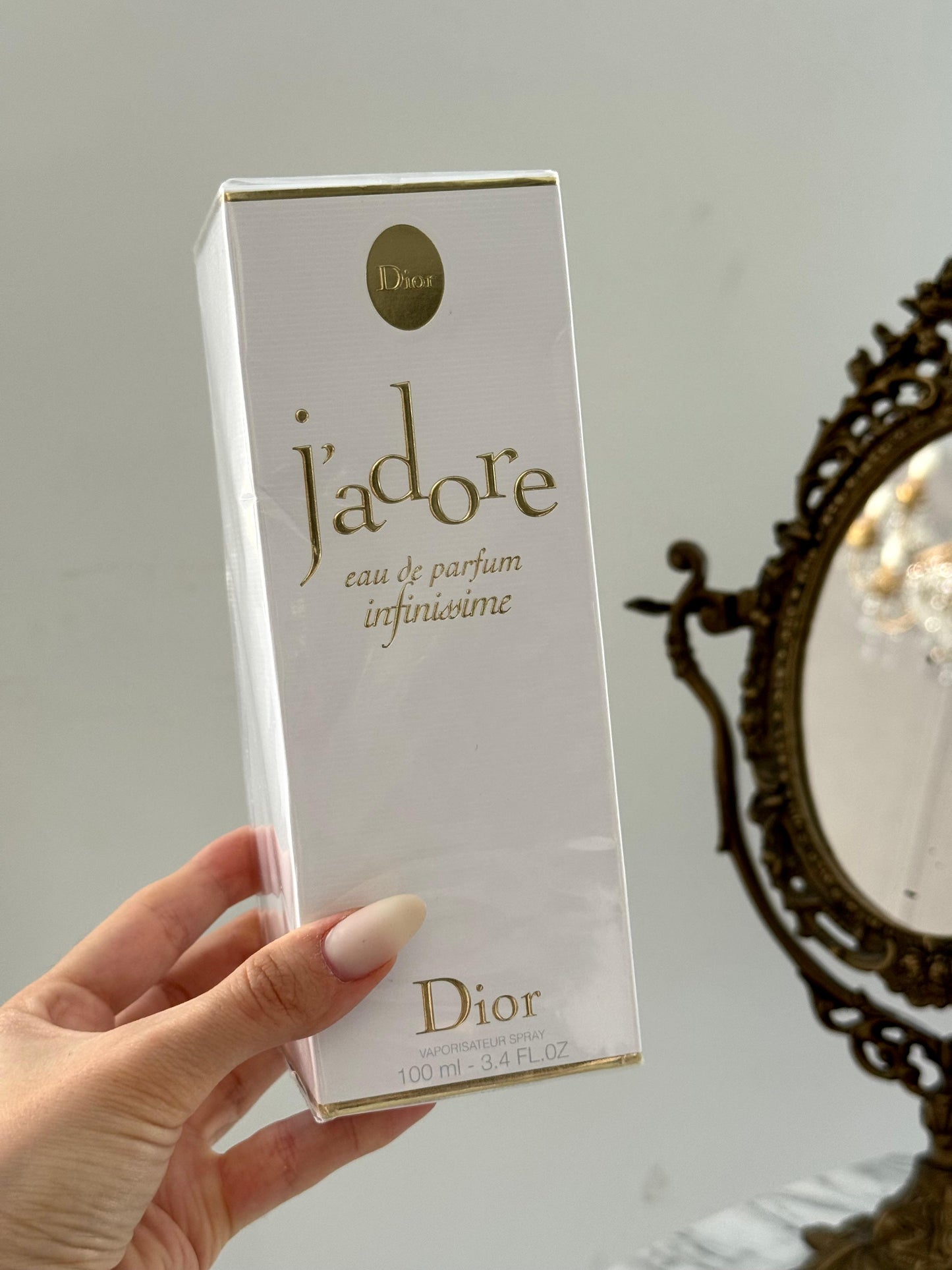 DIOR J’adore Eau De Parfum Infinissime 100ml
Citrus, Floral and Woody Notes