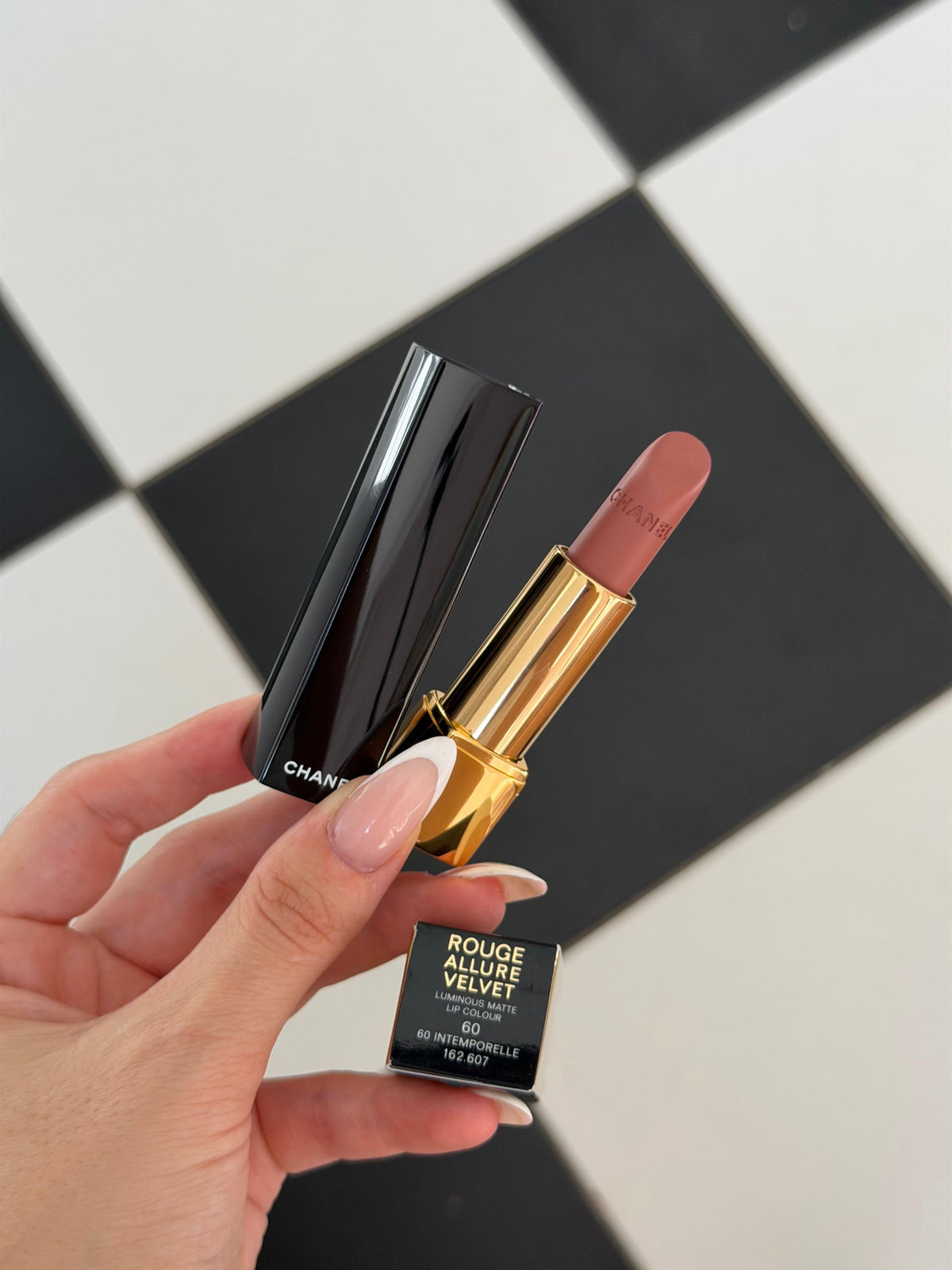 CHANEL Rouge Allure Velvet (60)
Luminous Matte Lipstick