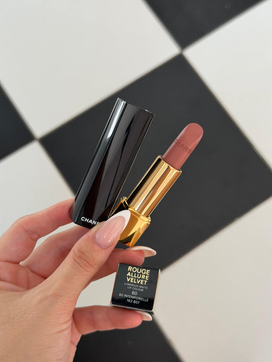 CHANEL Rouge Allure Velvet (60)
Luminous Matte Lipstick