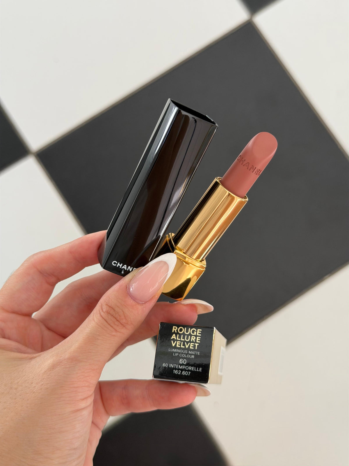 CHANEL Rouge Allure Velvet (60)
Luminous Matte Lipstick