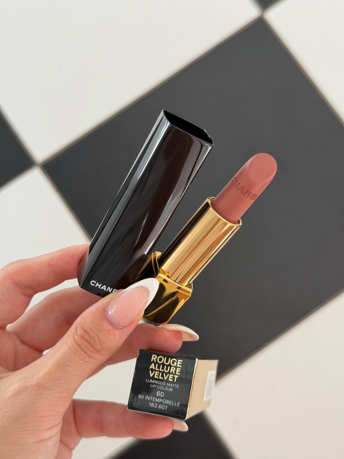 CHANEL Rouge Allure Velvet (60)
Luminous Matte Lipstick