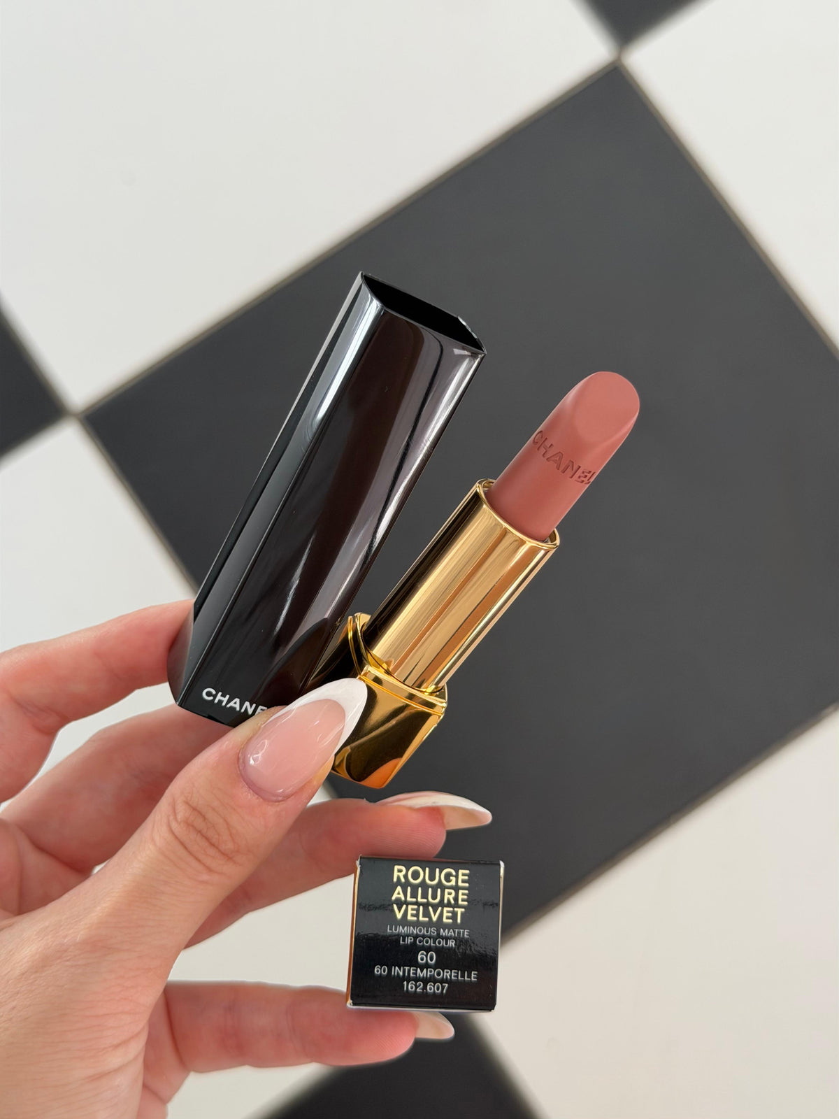 CHANEL Rouge Allure Velvet (60)
Luminous Matte Lipstick