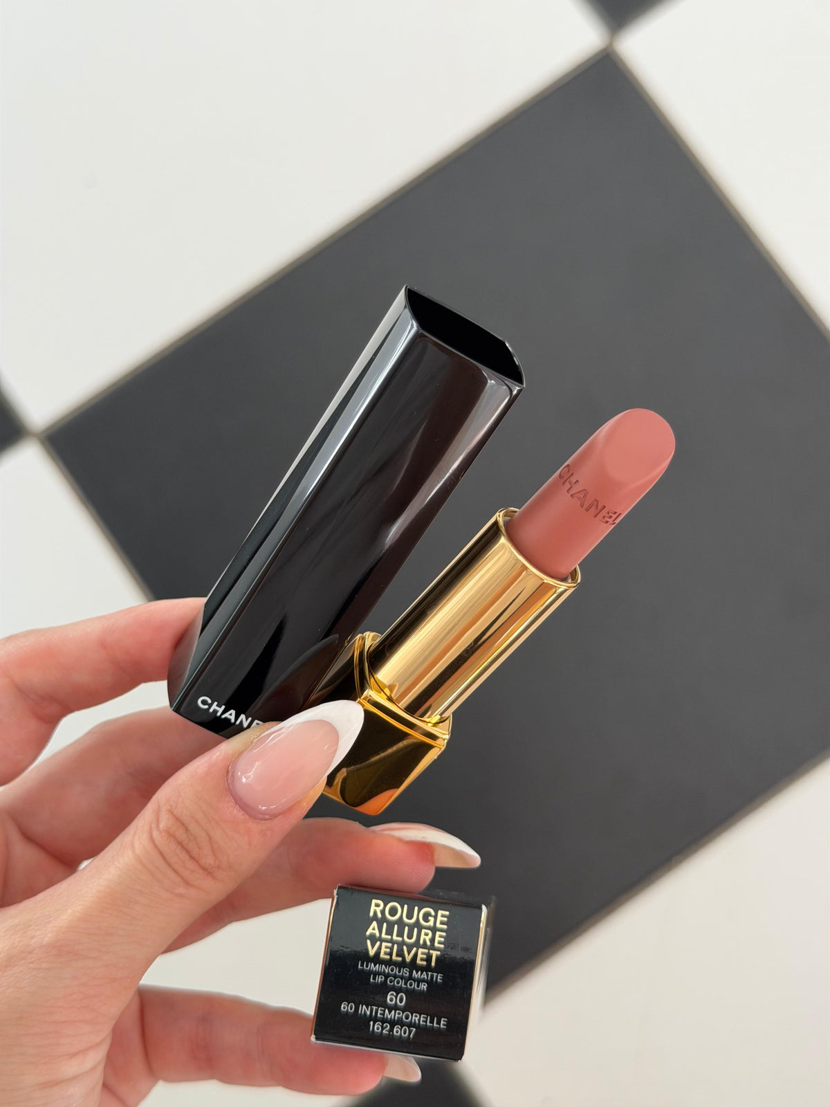 CHANEL Rouge Allure Velvet (60)
Luminous Matte Lipstick