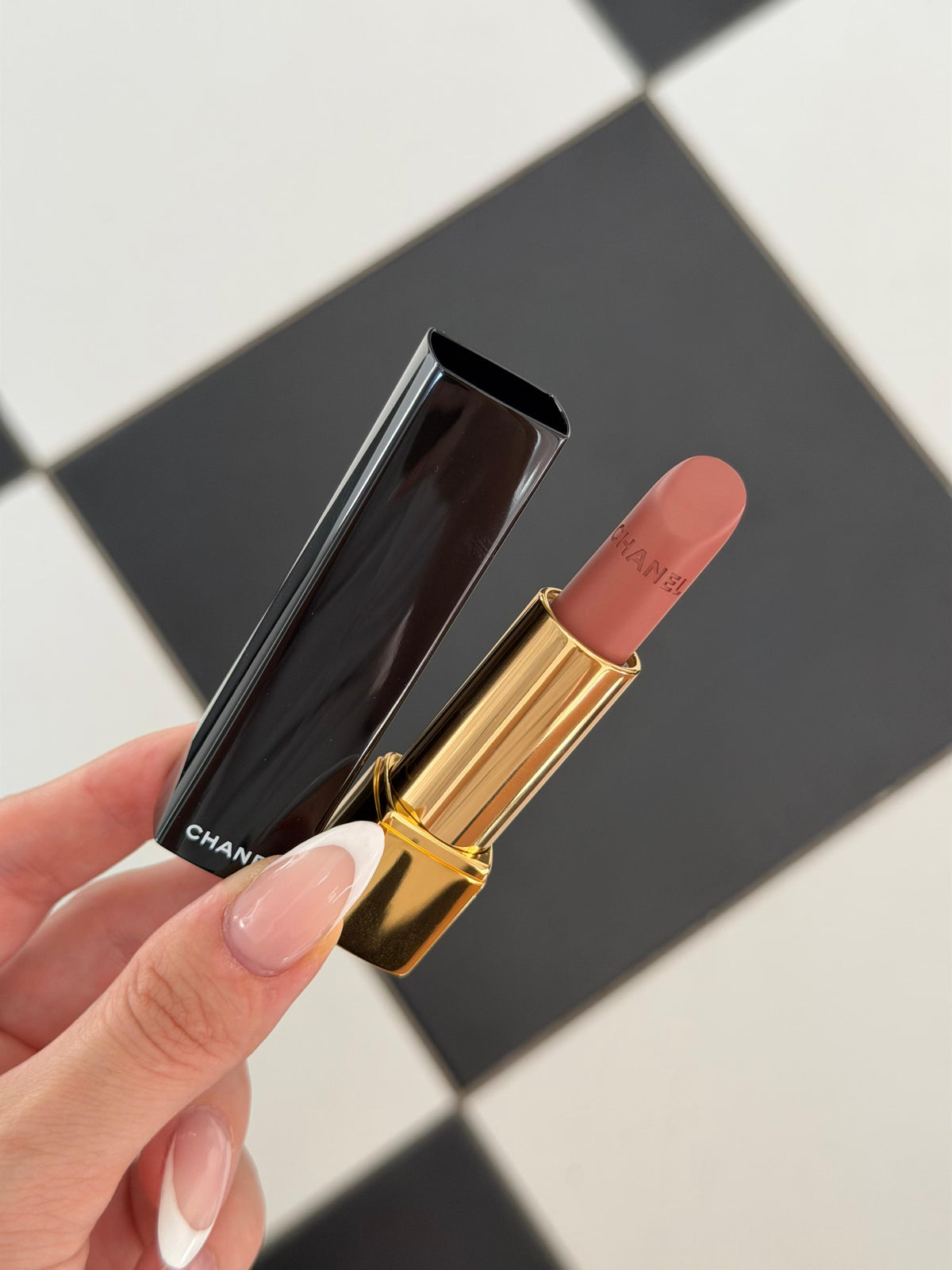 CHANEL Rouge Allure Velvet (60)
Luminous Matte Lipstick