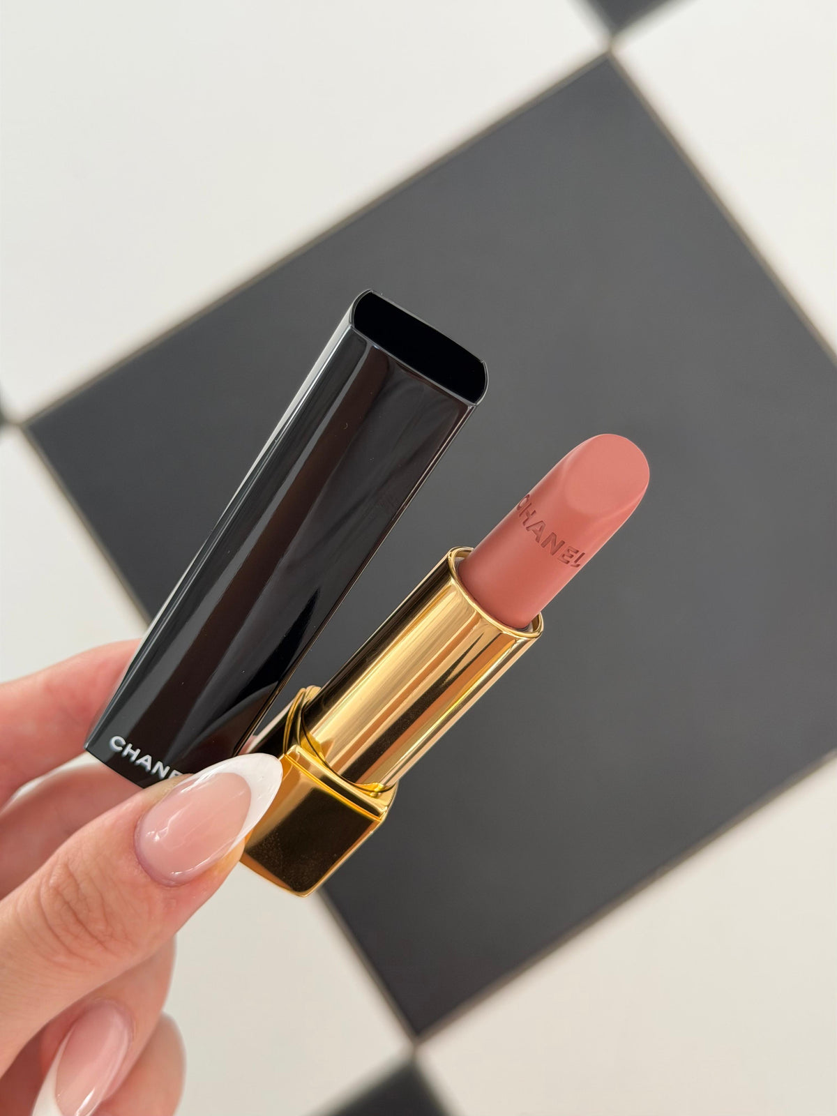 CHANEL Rouge Allure Velvet (60)
Luminous Matte Lipstick